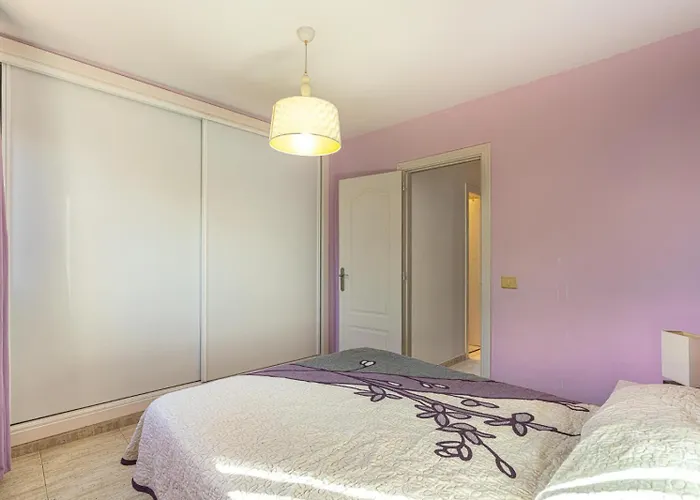 Вилла Playa Del Duque - 10 Min Walk To